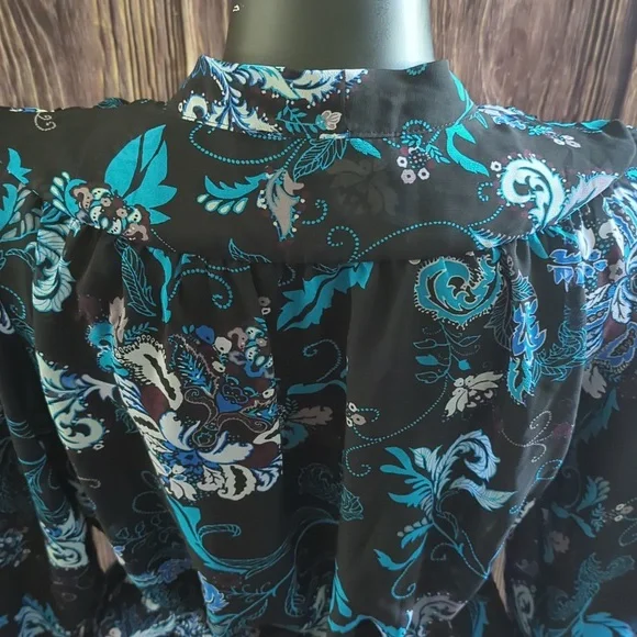 Eva Mendes New York & Company Black and Blue Floral Wrap Blouse Medium - Picture 5 of 10